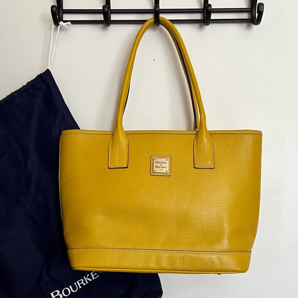 Dooney & Bourke Tote Bag in yellow/gold leather